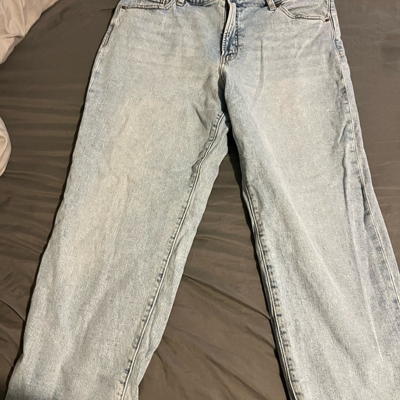 Size 18 Light wash high rise loose fitting jeans - Picture 2 of 4